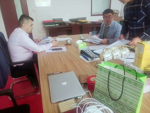 Latest company news about Европейские клиенты посещают завод и обсуждают сотрудничество